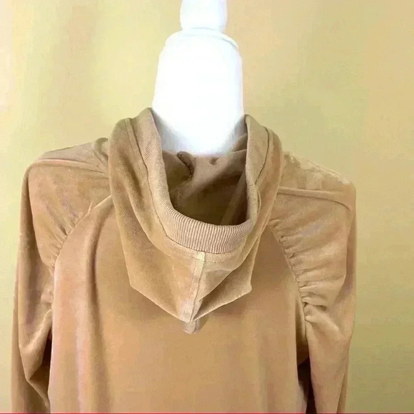 Jane and Delancey Tan Velvet Rouged Shoulder Long Sleeve Hoodie Size M - Picture 9 of 12